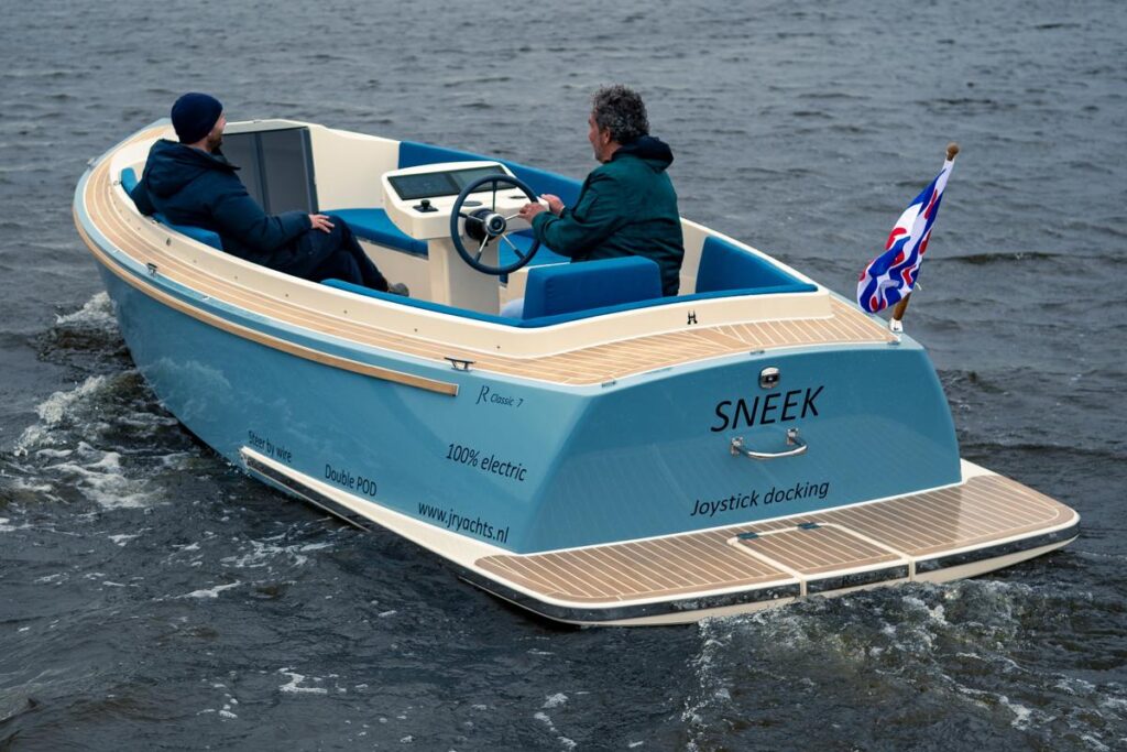 JR Yacht C7