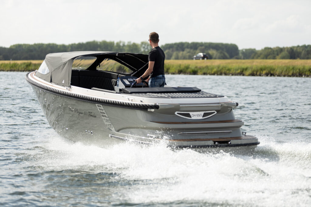 Oud Huijzer 650 Tender